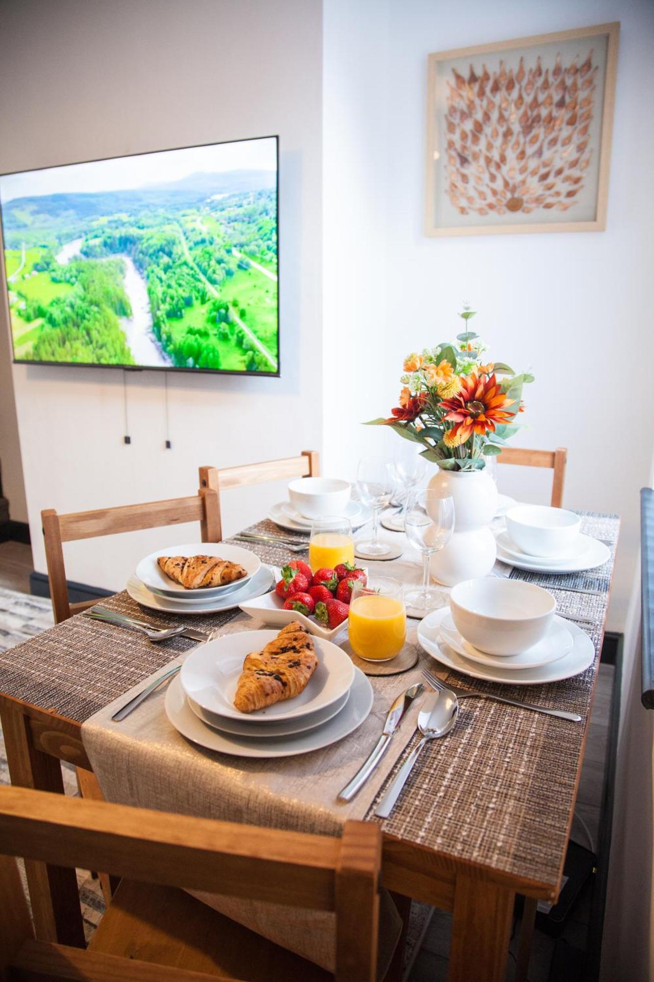 Stylish Home, Hosted By Esongrace Stays, - Perfect For Families - Contractors - Makers - Emergency Housing - Professionals, Relocators Holiday home