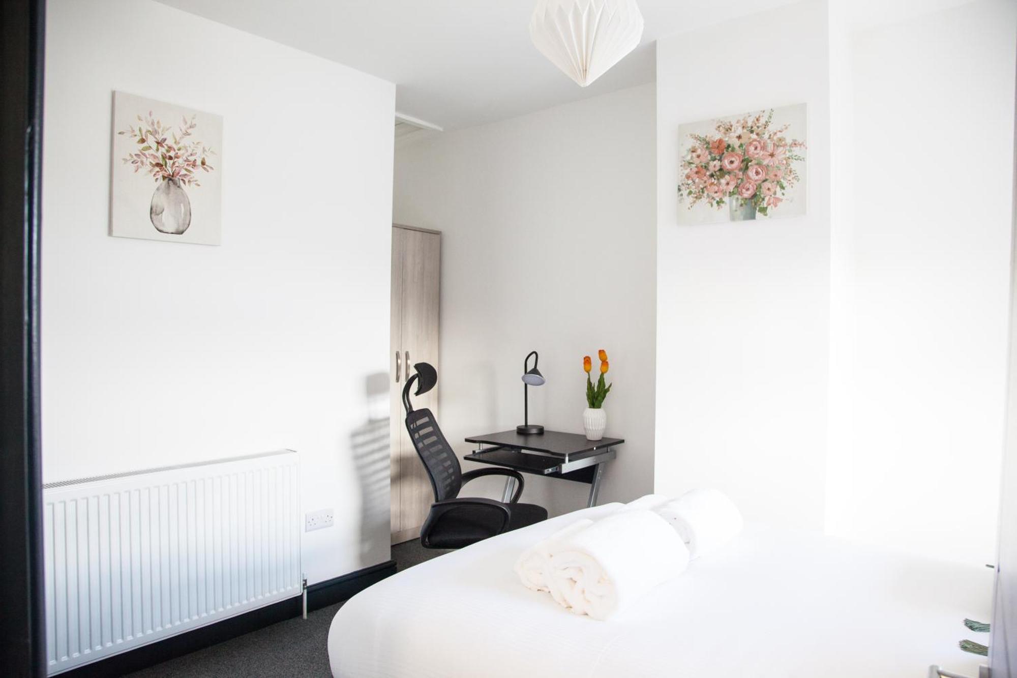Stylish Home, Hosted By Esongrace Stays, - Perfect For Families - Contractors - Makers - Emergency Housing - Professionals, Relocators Holiday home Stoke-on-Trent