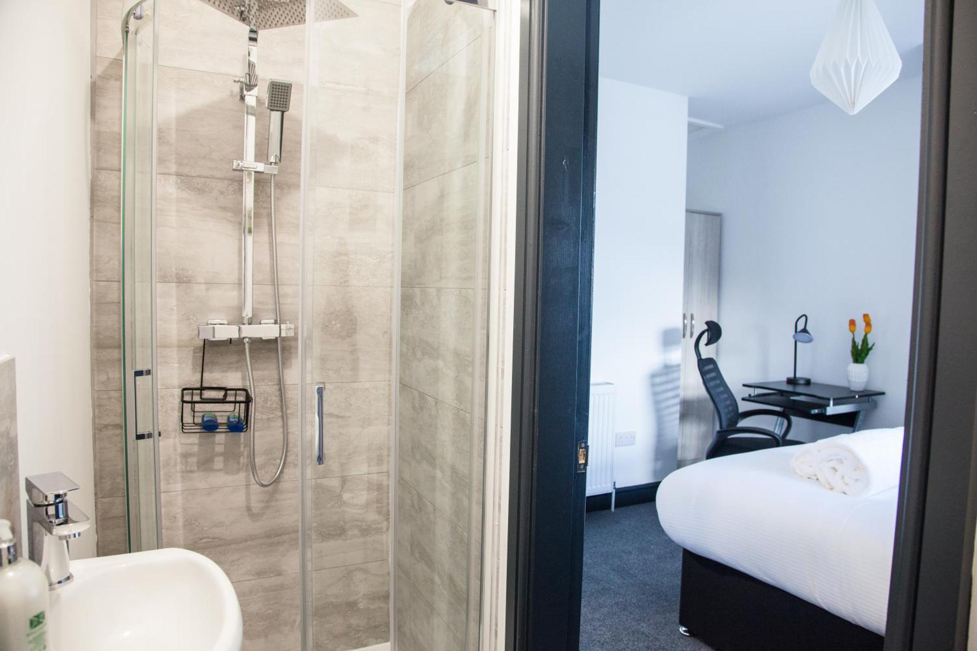 Stylish Home, Hosted By Esongrace Stays, - Perfect For Families - Contractors - Makers - Emergency Housing - Professionals, Relocators Holiday home Stoke-on-Trent