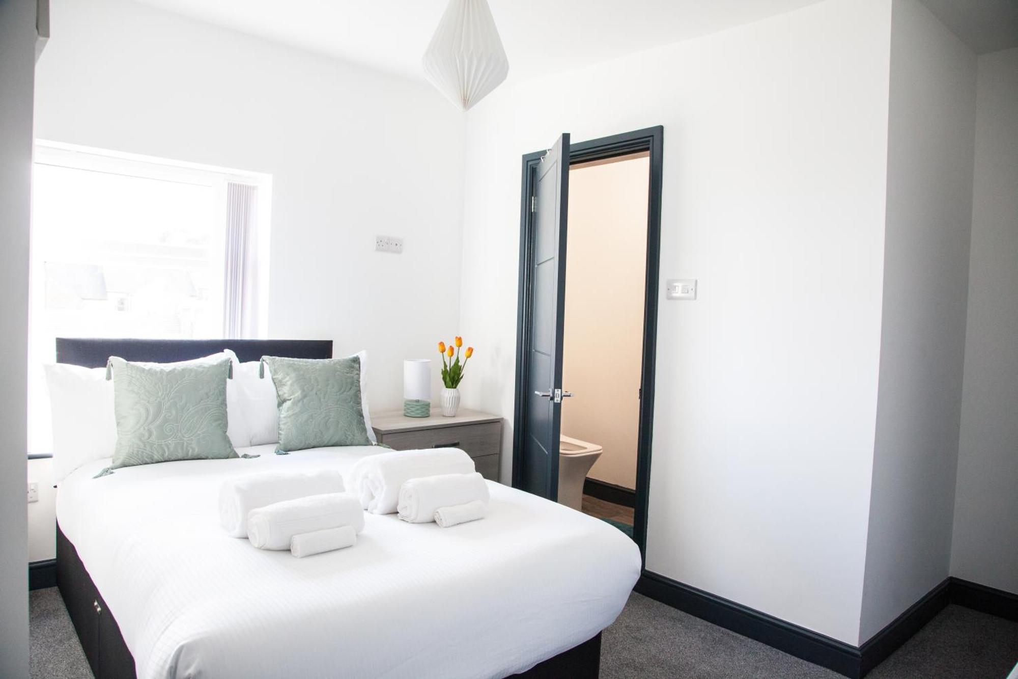 Stylish Home, Hosted By Esongrace Stays, - Perfect For Families - Contractors - Makers - Emergency Housing - Professionals, Relocators