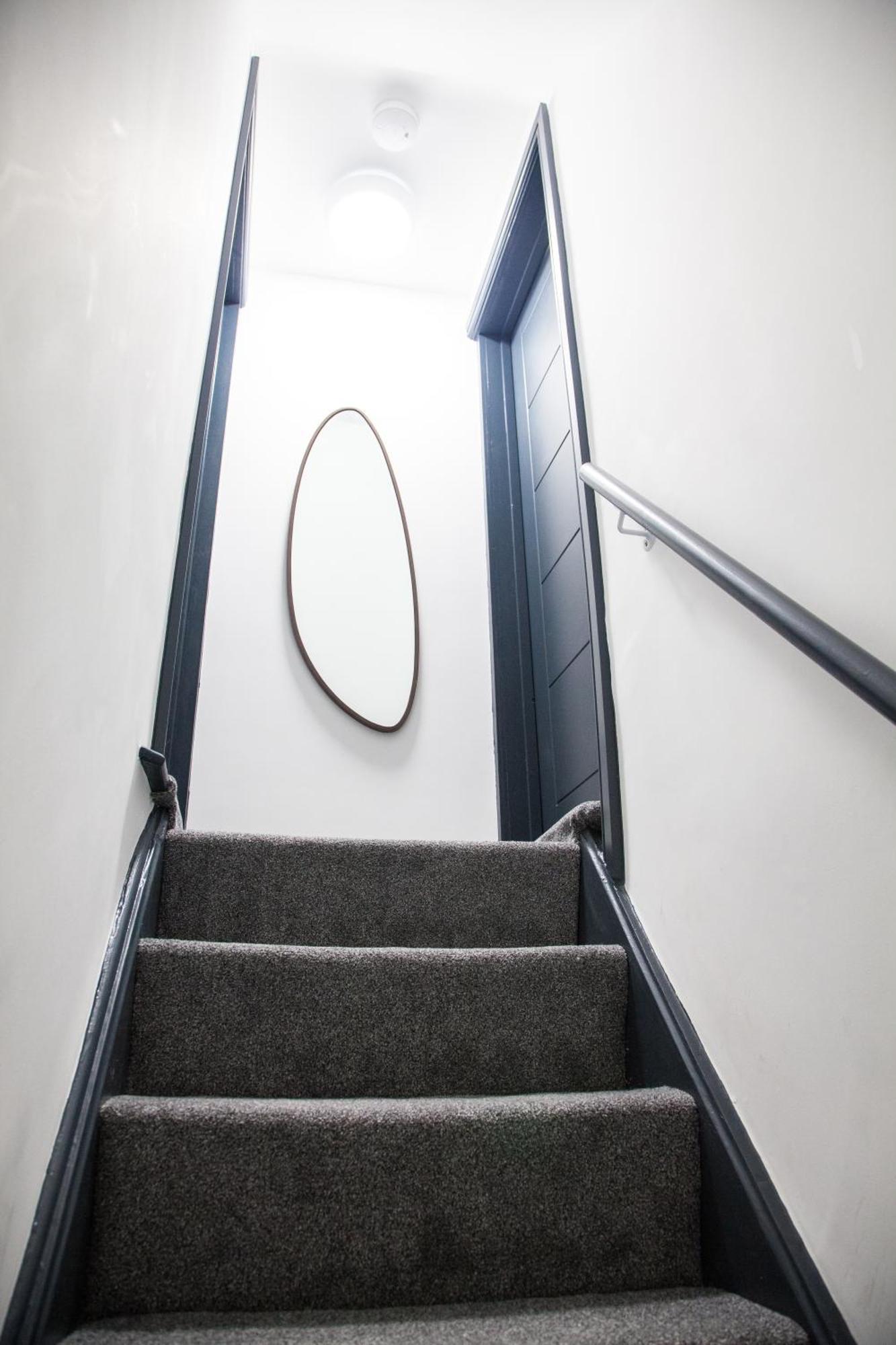 Stylish Home, Hosted By Esongrace Stays, - Perfect For Families - Contractors - Makers - Emergency Housing - Professionals, Relocators Stoke-on-Trent